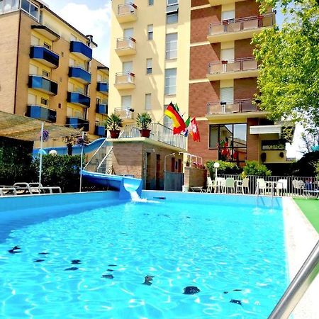 Club Hotel Residence Cesenatico Extérieur photo