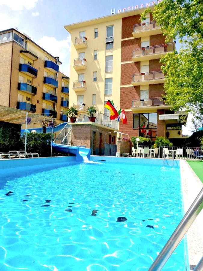 Club Hotel Residence Cesenatico Extérieur photo