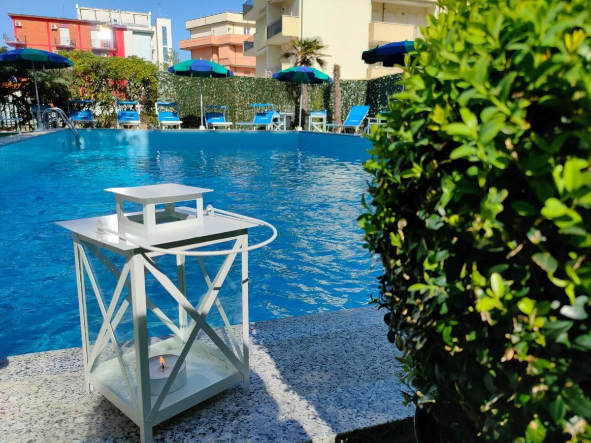 Club Hotel Residence Cesenatico Extérieur photo