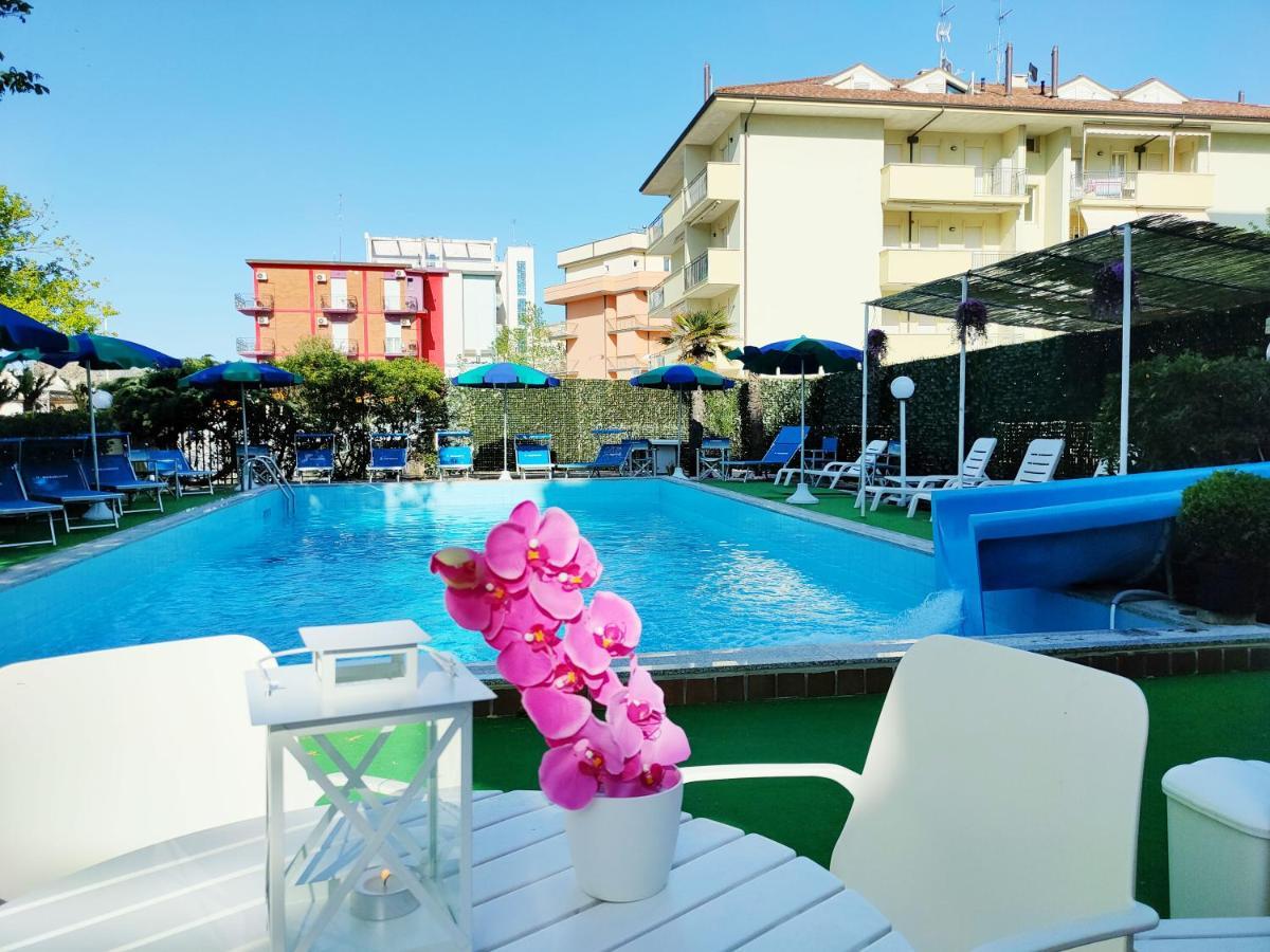 Club Hotel Residence Cesenatico Extérieur photo