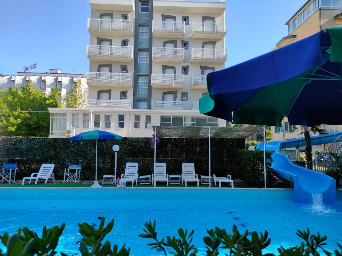 Club Hotel Residence Cesenatico Extérieur photo