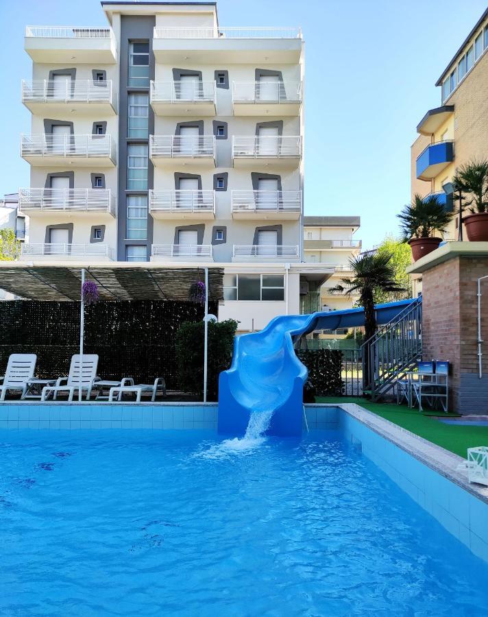 Club Hotel Residence Cesenatico Extérieur photo