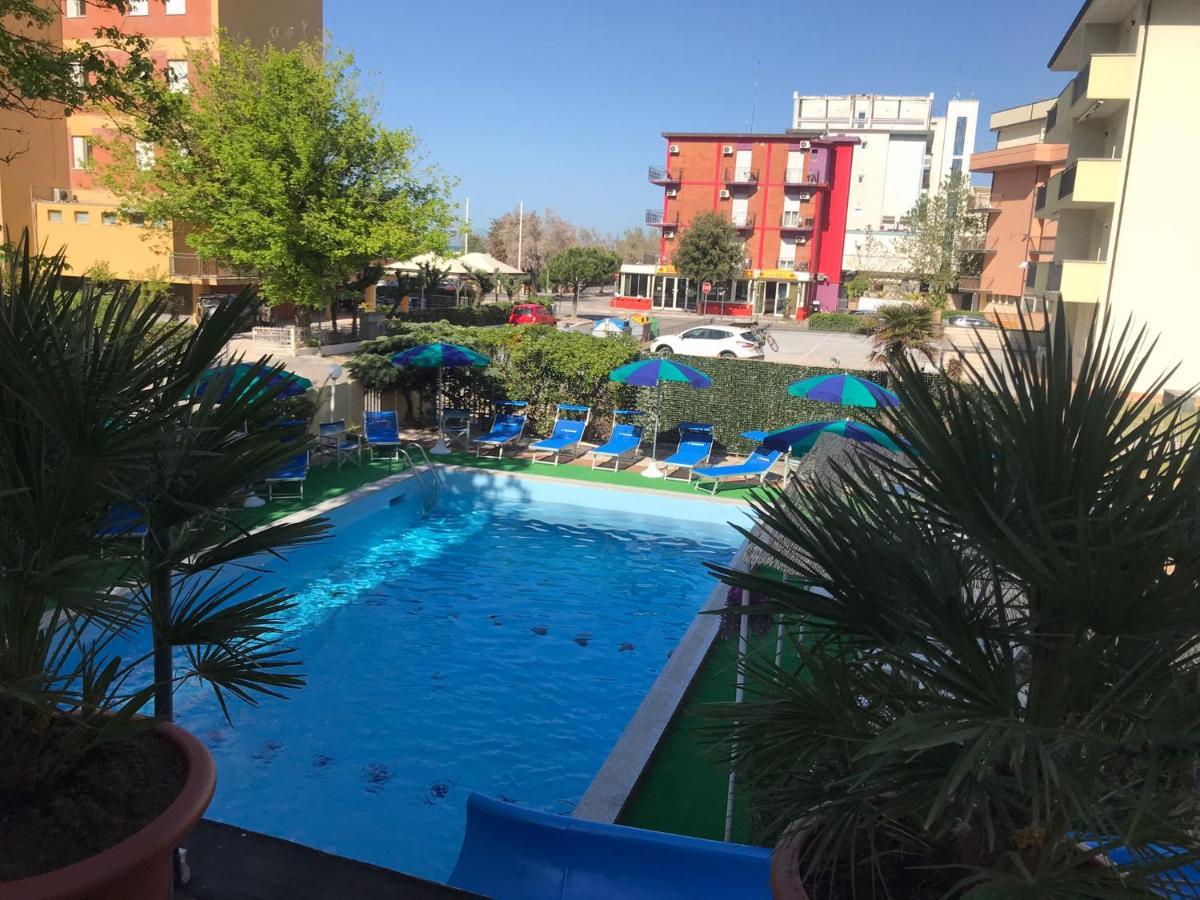Club Hotel Residence Cesenatico Extérieur photo
