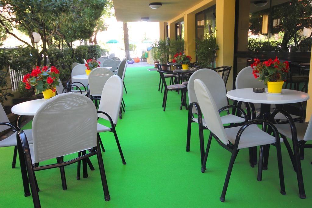 Club Hotel Residence Cesenatico Extérieur photo