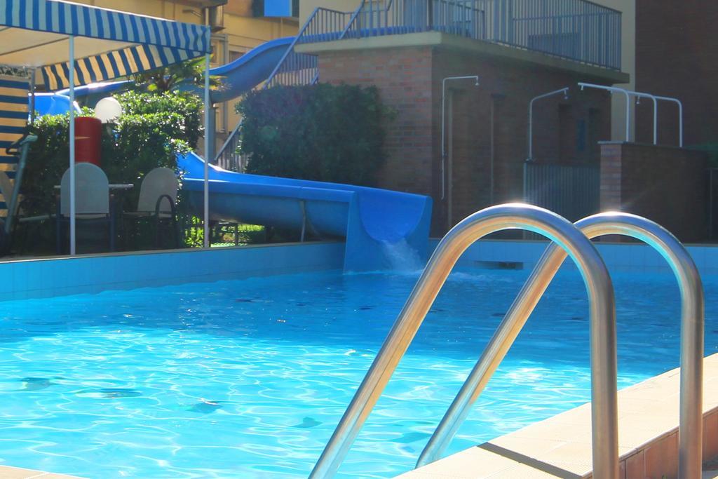 Club Hotel Residence Cesenatico Extérieur photo