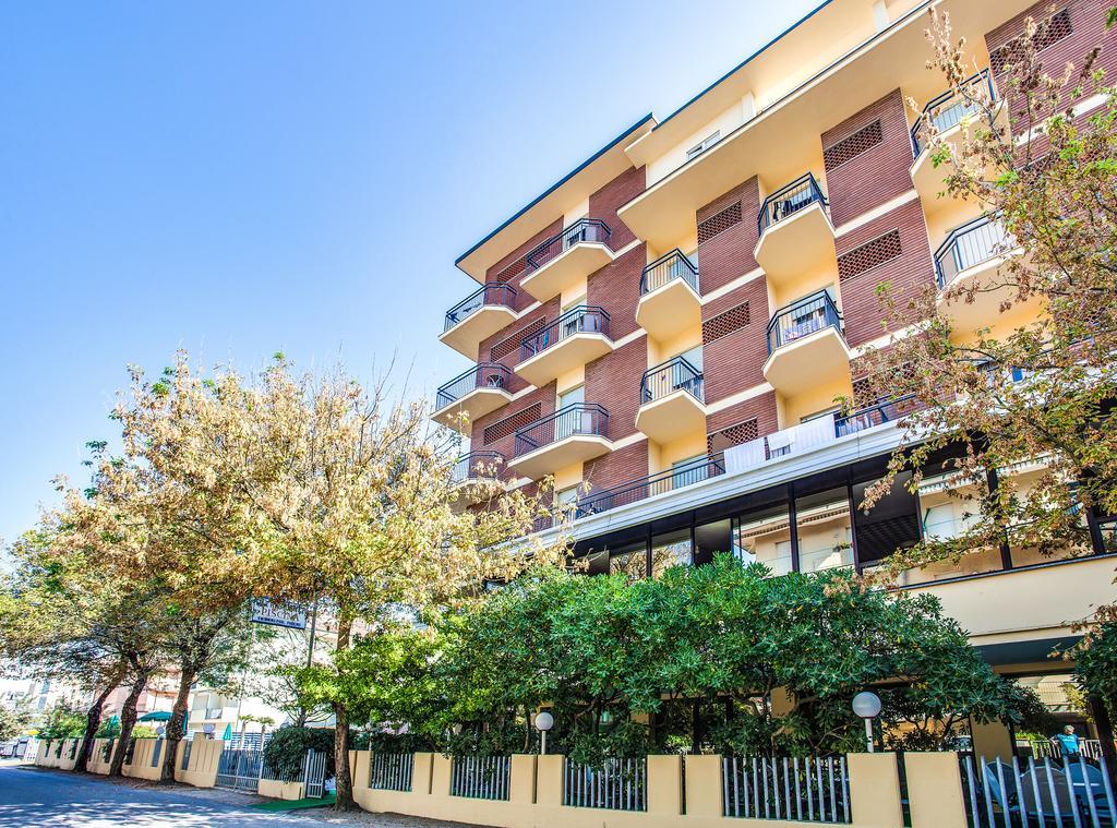 Club Hotel Residence Cesenatico Extérieur photo