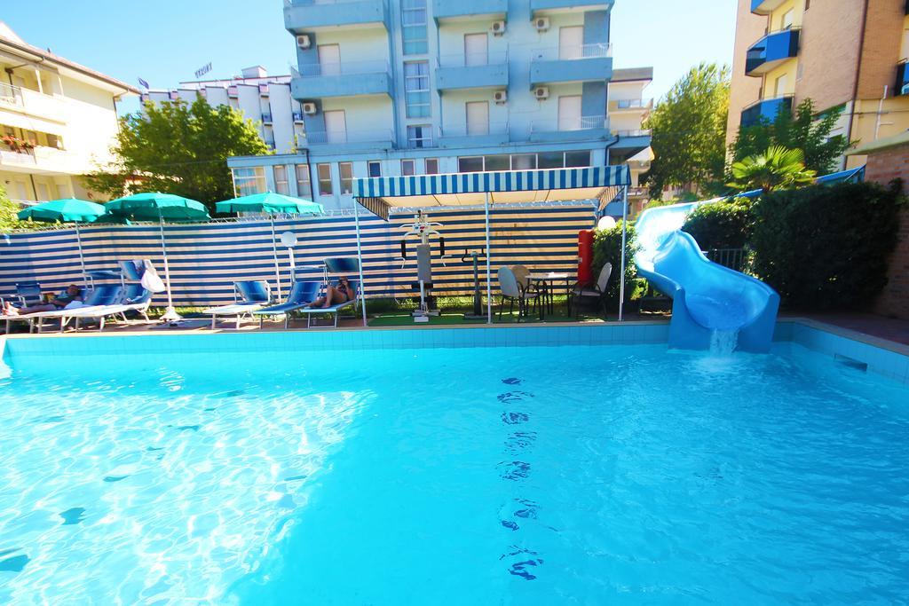 Club Hotel Residence Cesenatico Extérieur photo